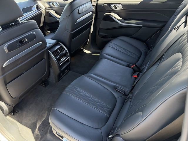 Used 2025 BMW X7 M60i image 17