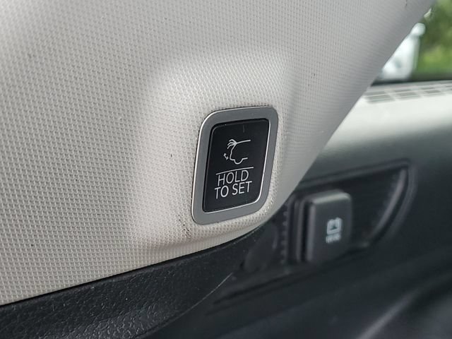 Used 2022 Jeep Grand Cherokee Laredo w/ Luxury Tech Group I AWD/4WD image 30
