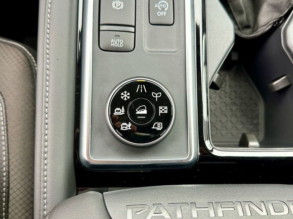 Certified 2025 Nissan Pathfinder SL AWD/4WD image 28
