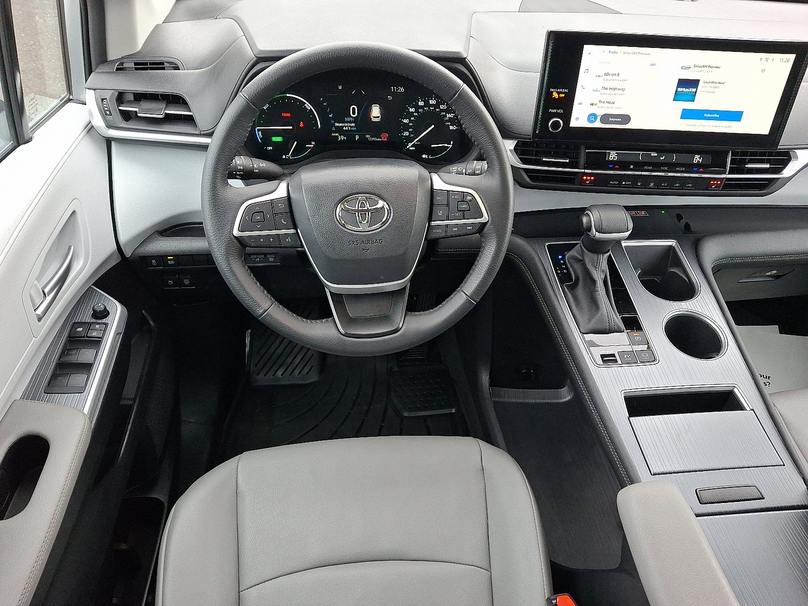 Used 2025 Toyota Sienna XLE image 12