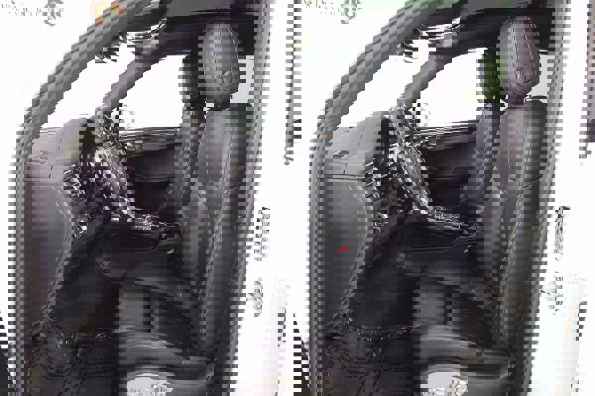 Used 2021 Porsche Macan image 14