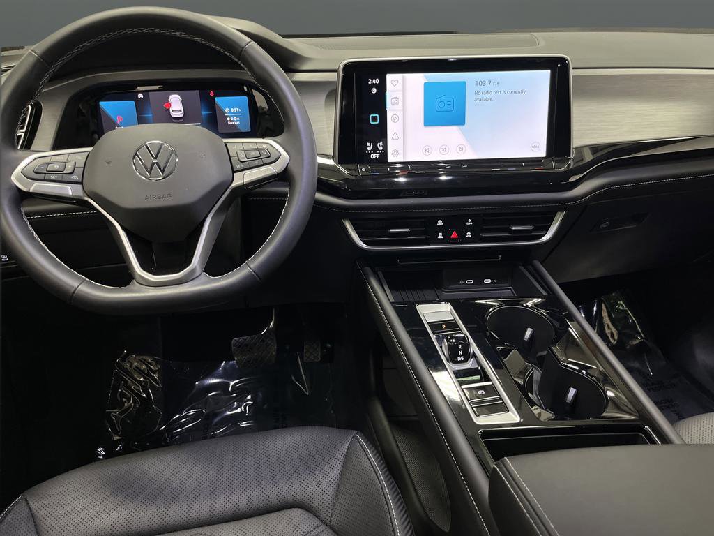 Certified 2025 Volkswagen Atlas Cross Sport SE w/ Panoramic Sunroof Package image 5