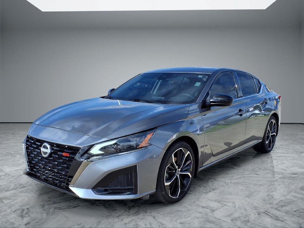 Used 2023 Nissan Altima 2.5 SR FWD image 3