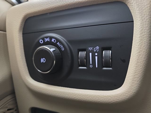 Used 2023 Jeep Grand Cherokee Limited w/ Trailer Tow Prep Group (B) image 38