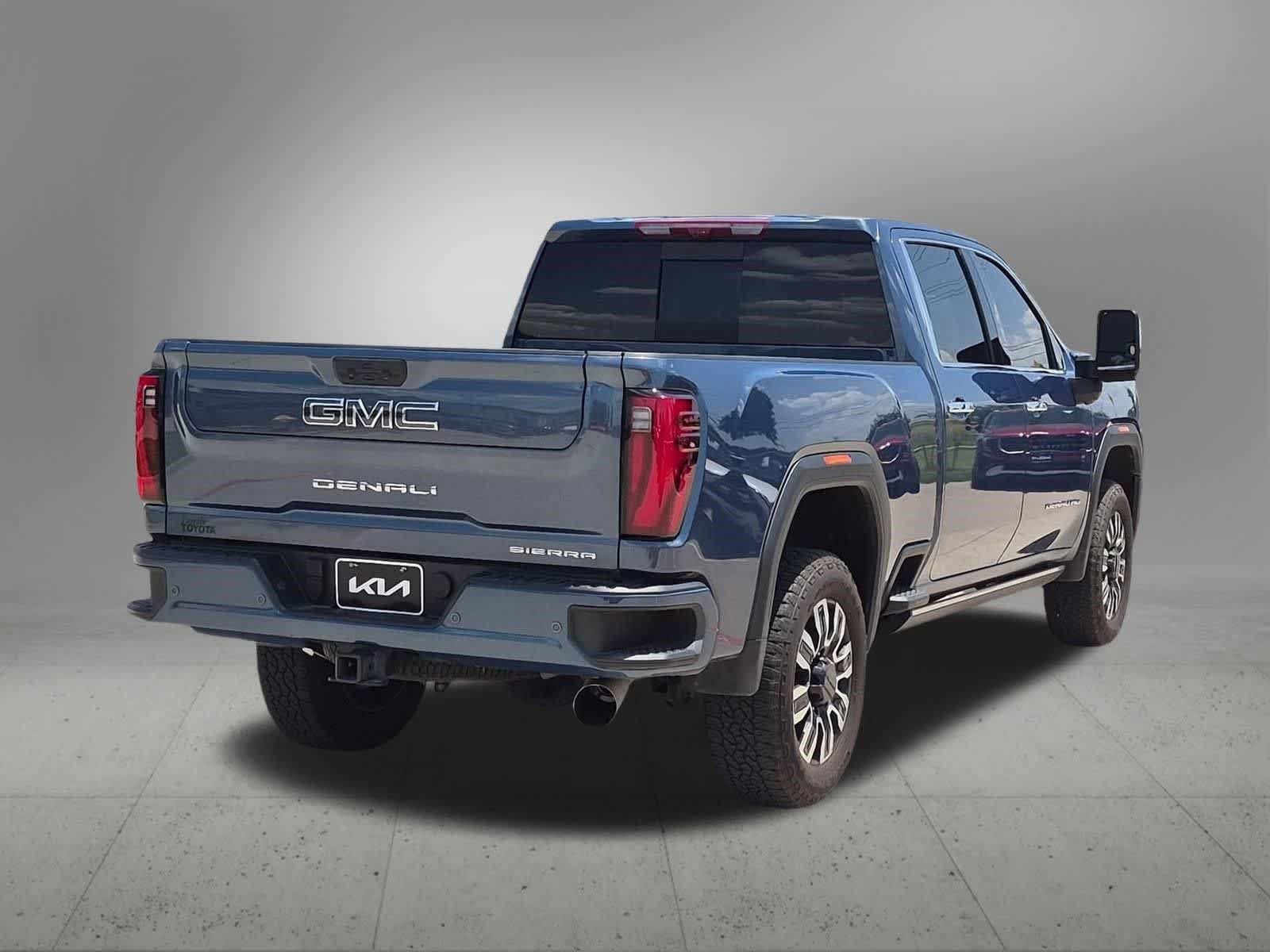 Used 2025 GMC Sierra 2500 Denali Ultimate AWD/4WD image 6