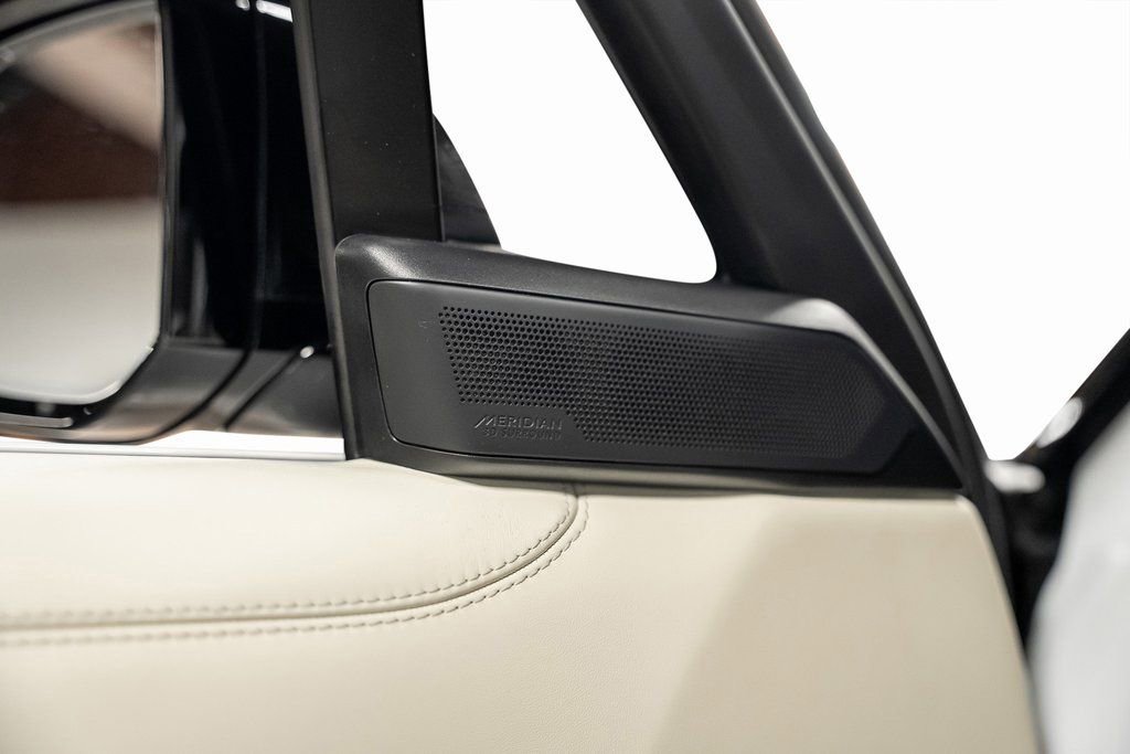 Used 2025 Land Rover Range Rover SE image 57