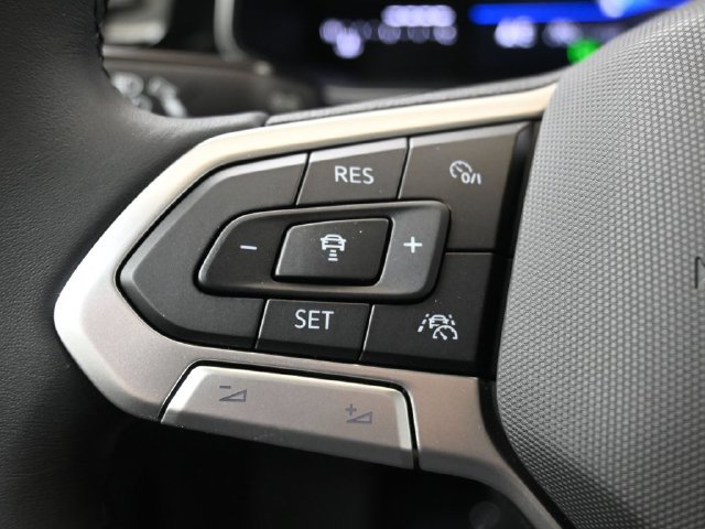 Used 2026 Volkswagen Jetta SE FWD image 25