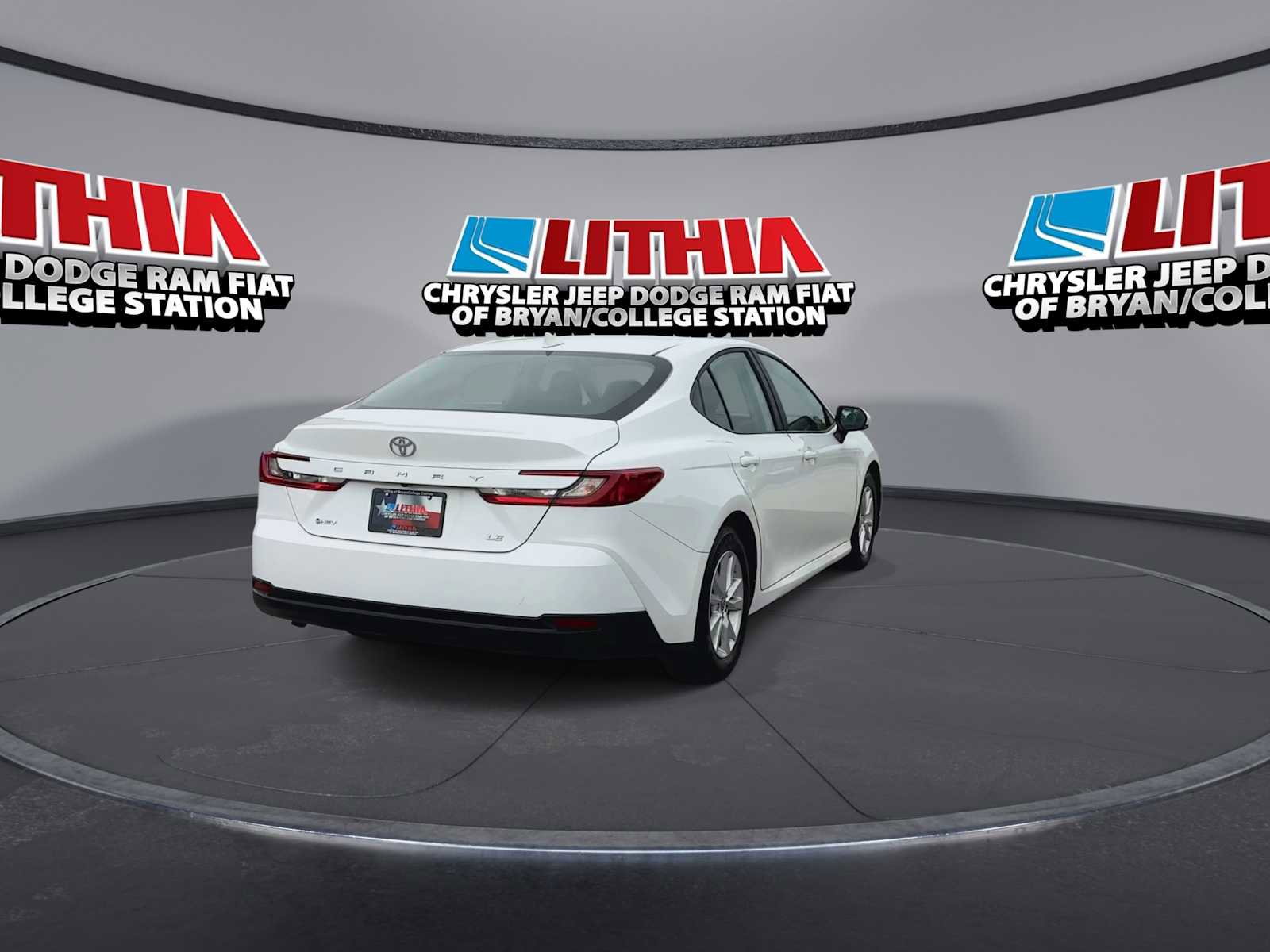 Used 2025 Toyota Camry LE image 7