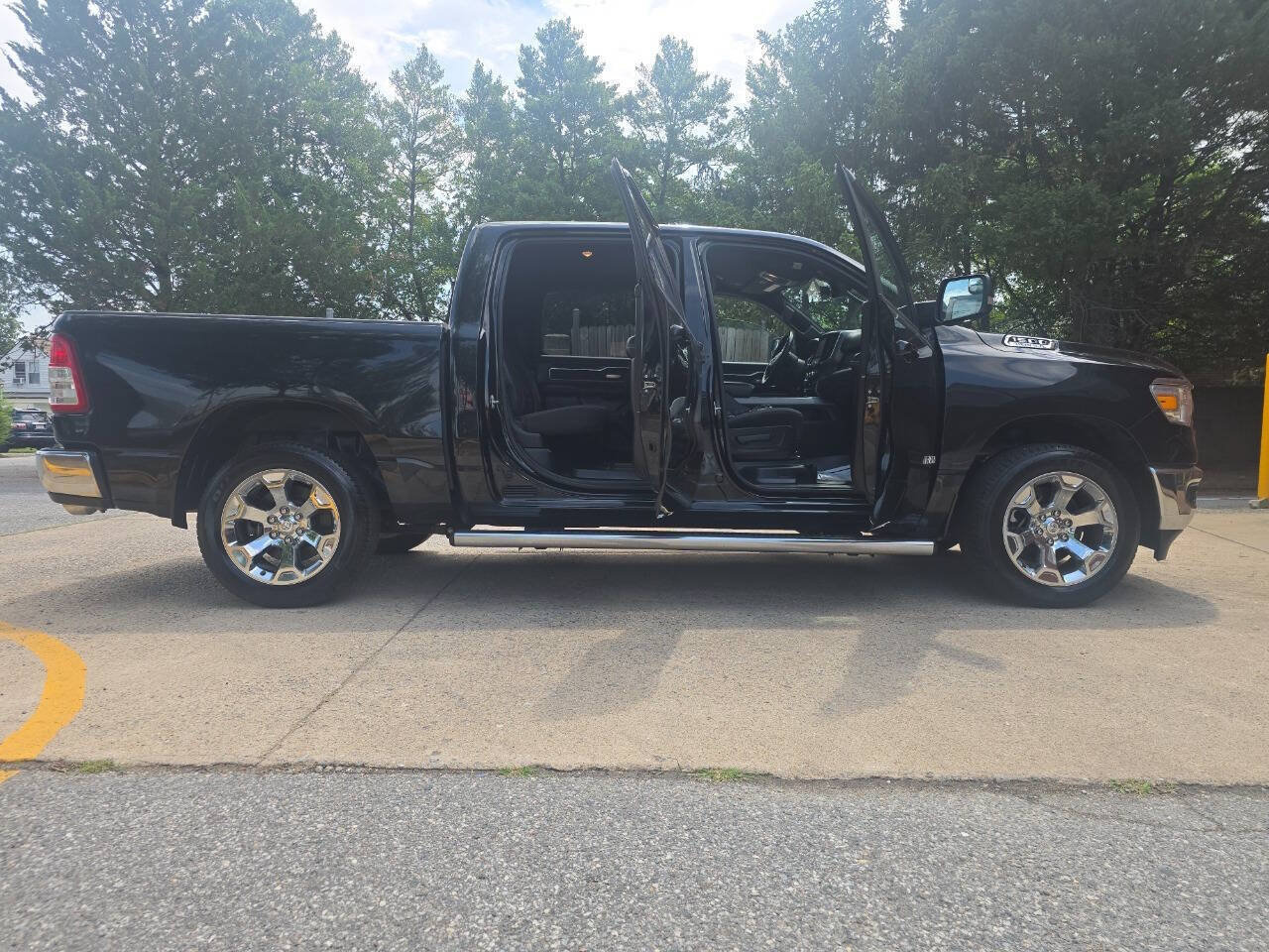 Used 2022 RAM 1500 Big Horn AWD/4WD image 4