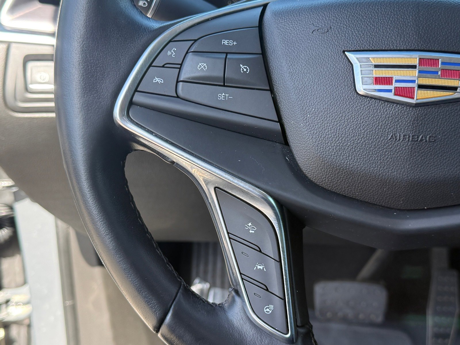 Used 2018 Cadillac XT5 Premium Luxury w/ LPO, Black Ice Package FWD image 14