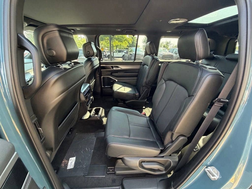 New 2026 Jeep Grand Wagoneer Limited AWD/4WD image 11