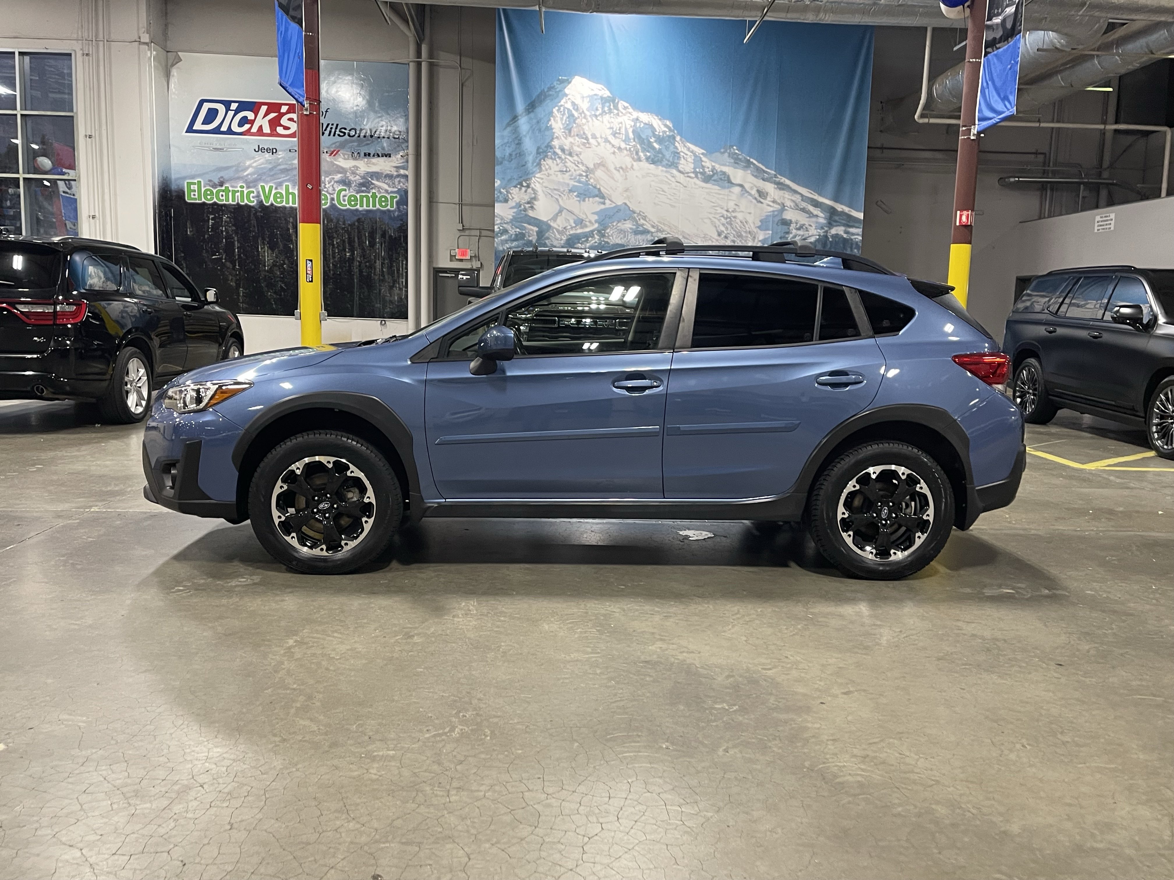 Used 2021 Subaru Crosstrek 2.0i Premium AWD/4WD image 2