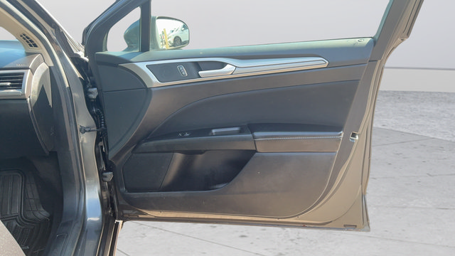 Used 2020 Ford Fusion SE FWD image 24