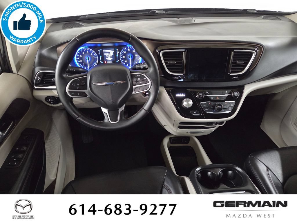 Used 2017 Chrysler Pacifica Touring-L FWD image 18