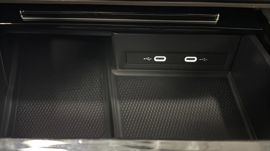 Used 2024 Volkswagen Atlas SE w/ Black Wheel Package image 31