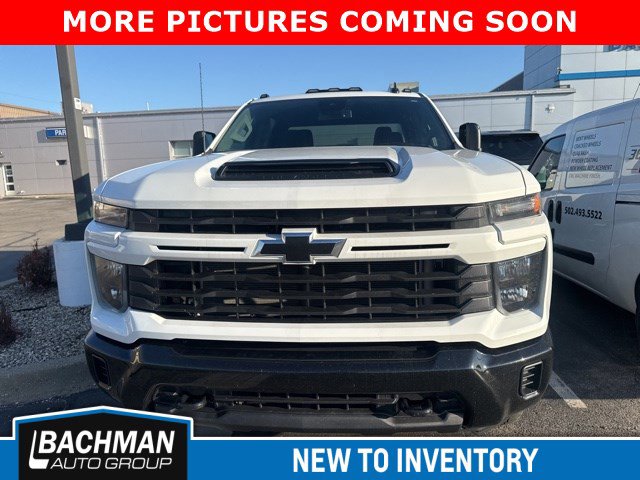 Used 2024 Chevrolet Silverado 2500 Custom w/ Custom Value Package image 3