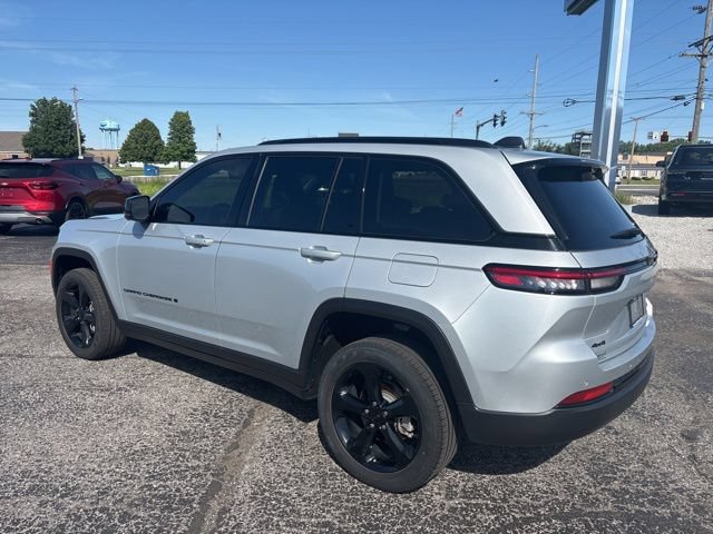 Used 2023 Jeep Grand Cherokee Limited w/ Luxury Tech Group II AWD/4WD image 5