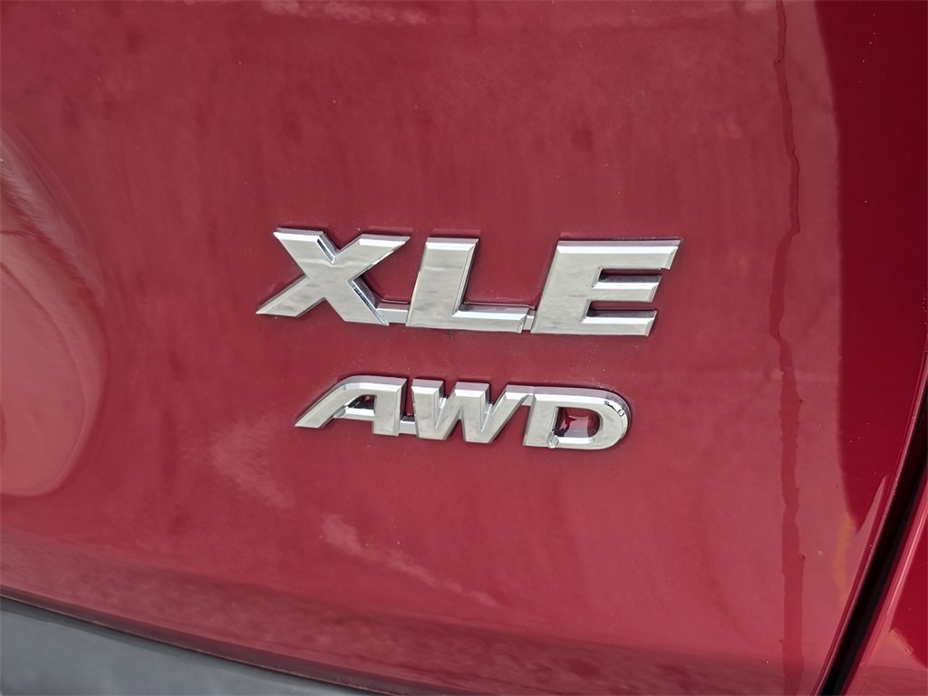 Used 2021 Toyota RAV4 XLE image 12