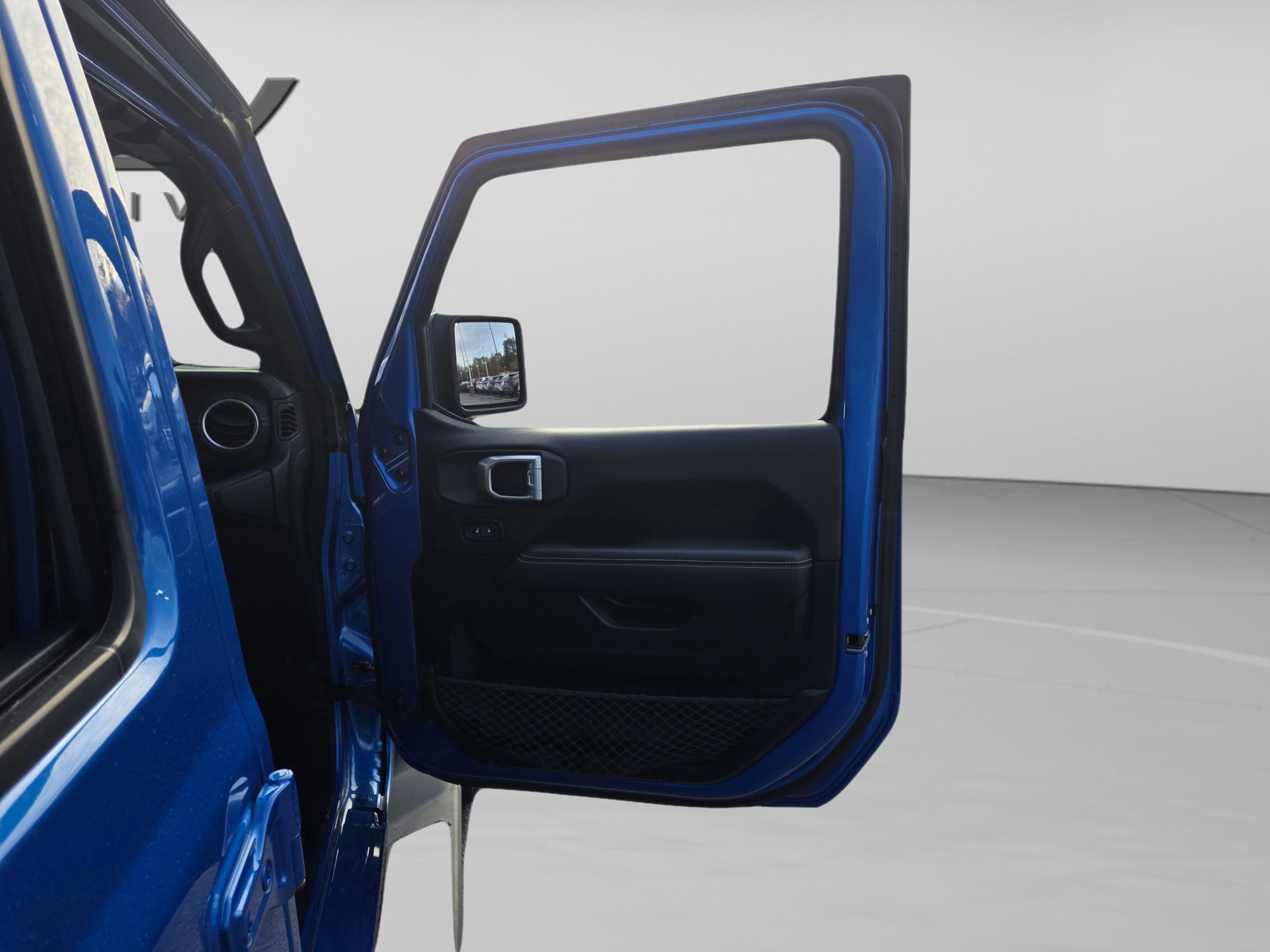 Used 2020 Jeep Gladiator Overland image 28