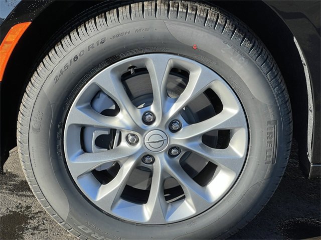 New 2026 Chrysler Pacifica Limited w/ Trailer Tow Group image 8