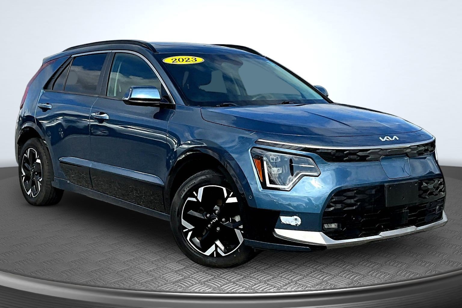Used 2023 Kia Niro Wave FWD image 2