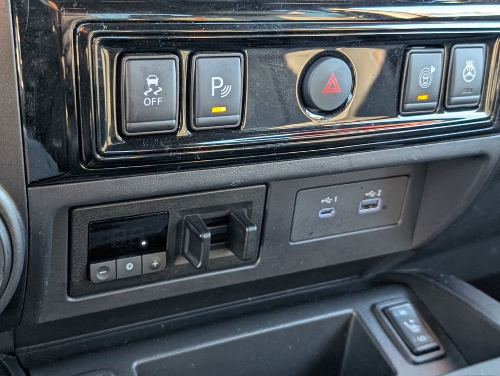 Used 2024 Nissan Titan PRO-4X w/ Pro-4x Convenience Package image 24