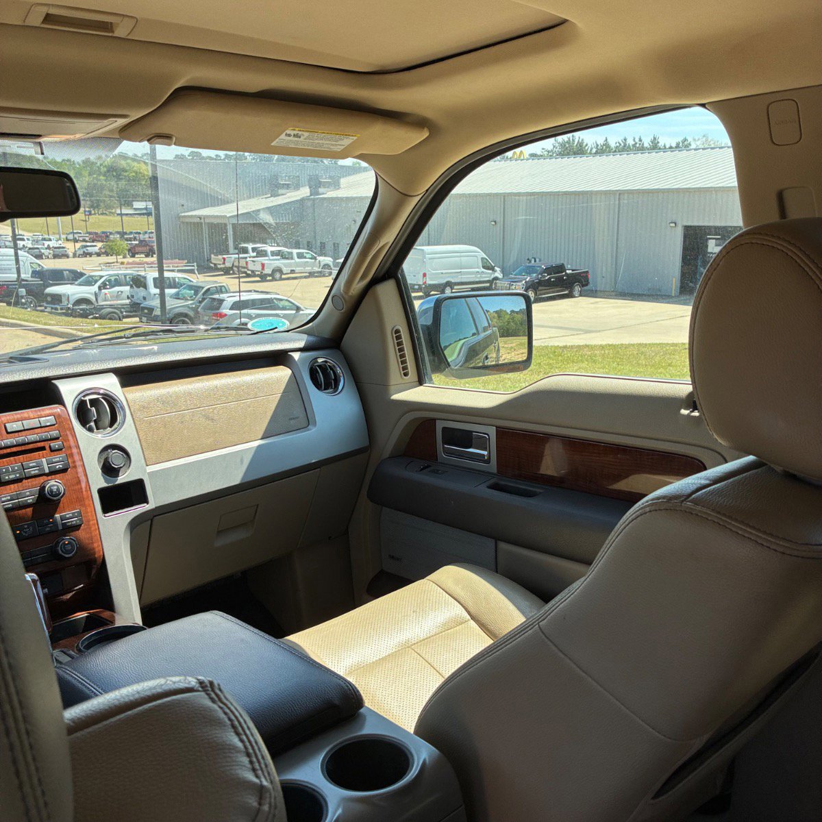 Used 2010 Ford F150 Lariat image 34