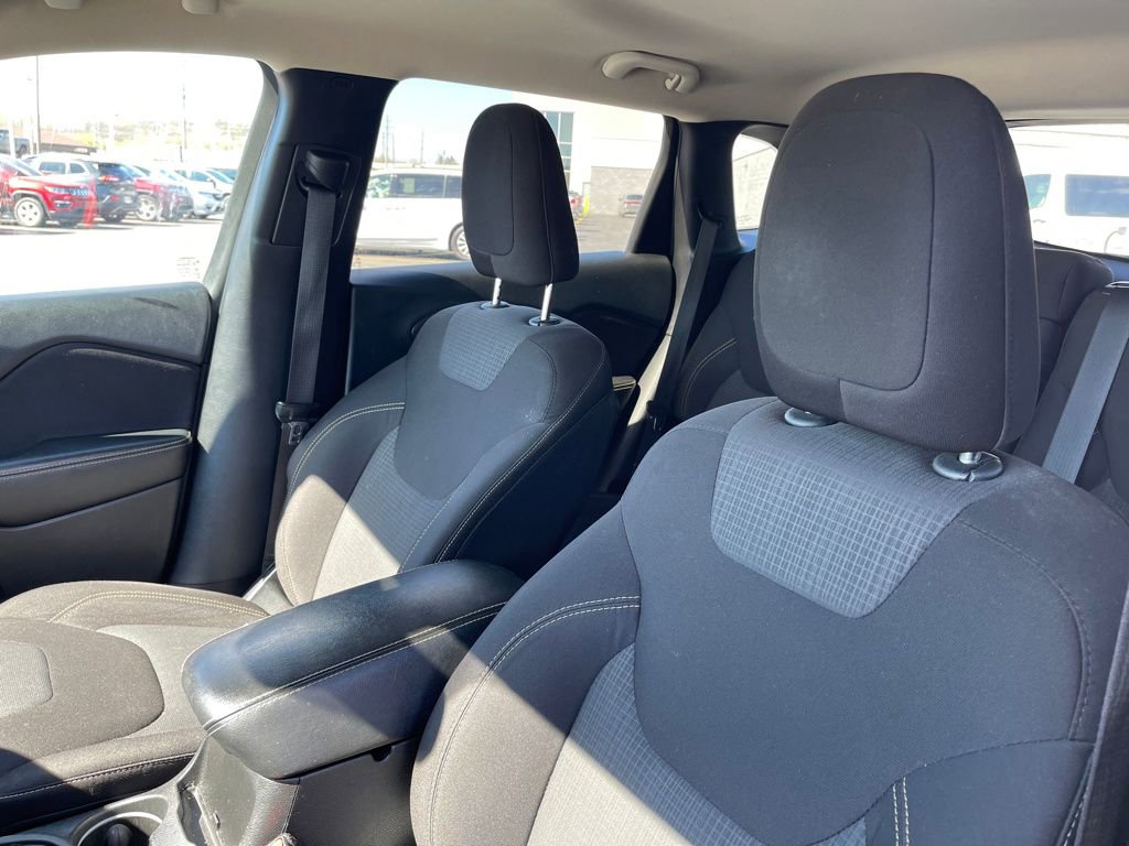 Used 2015 Jeep Cherokee Latitude w/ Cold Weather Group image 12