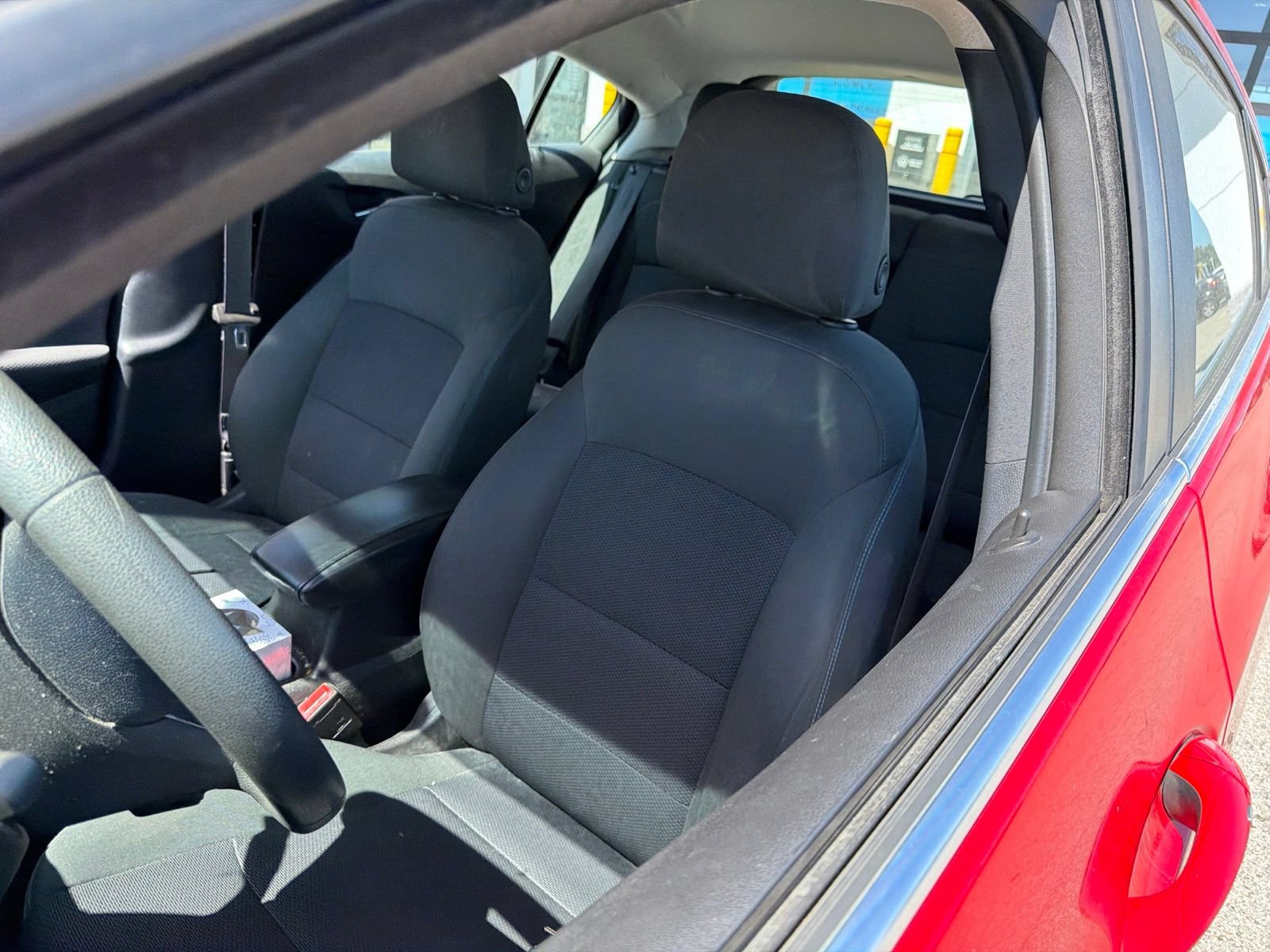 Used 2017 Chevrolet Cruze LT w/ Convenience Package FWD image 2