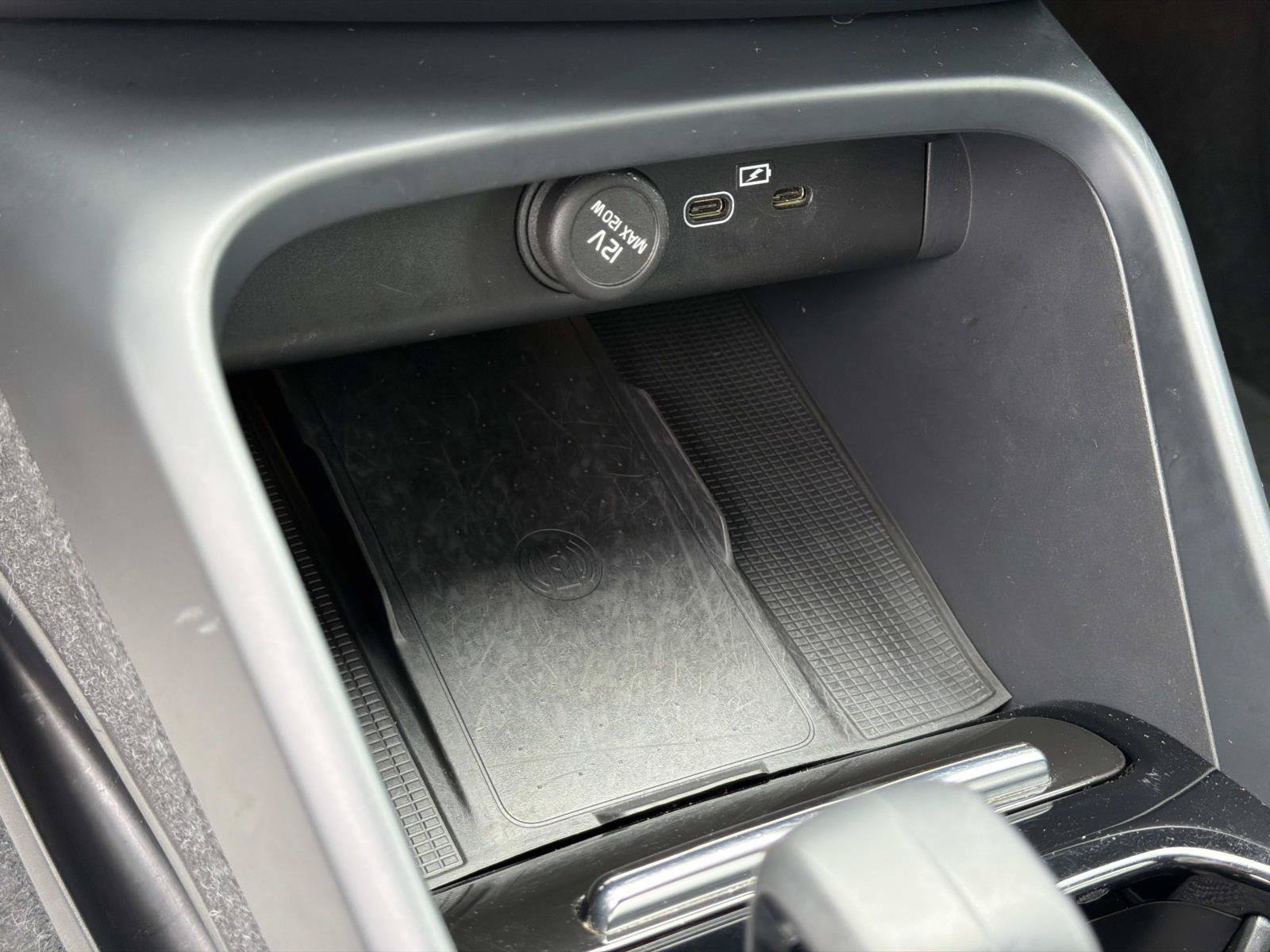 Certified 2023 Volvo C40 P8 Recharge Plus w/ Protection Package Premier AWD/4WD image 15