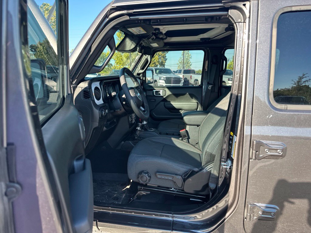 New 2026 Jeep Gladiator Sport w/ Dual Top Group AWD/4WD image 10