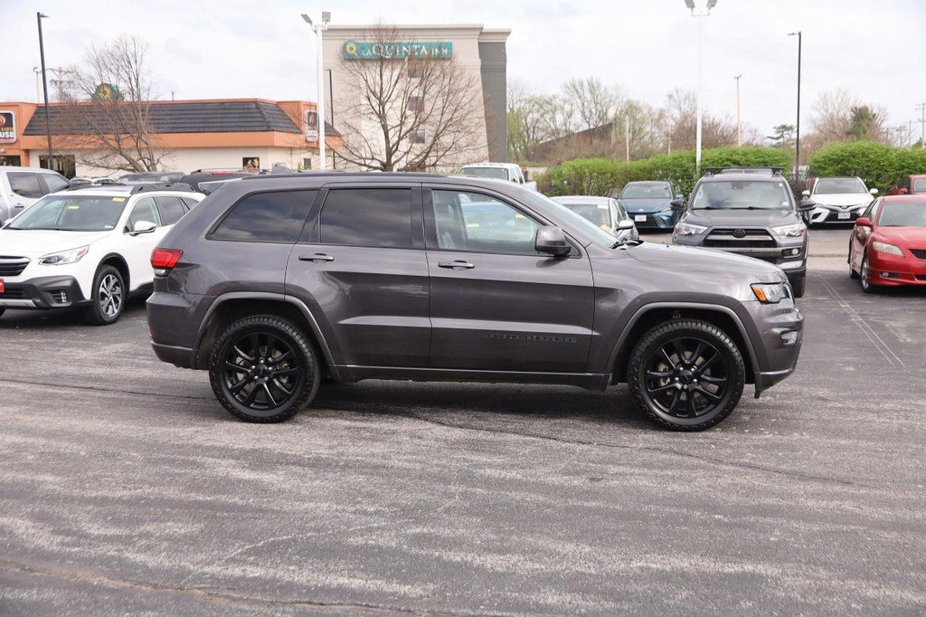 Used 2020 Jeep Grand Cherokee Altitude RWD image 5