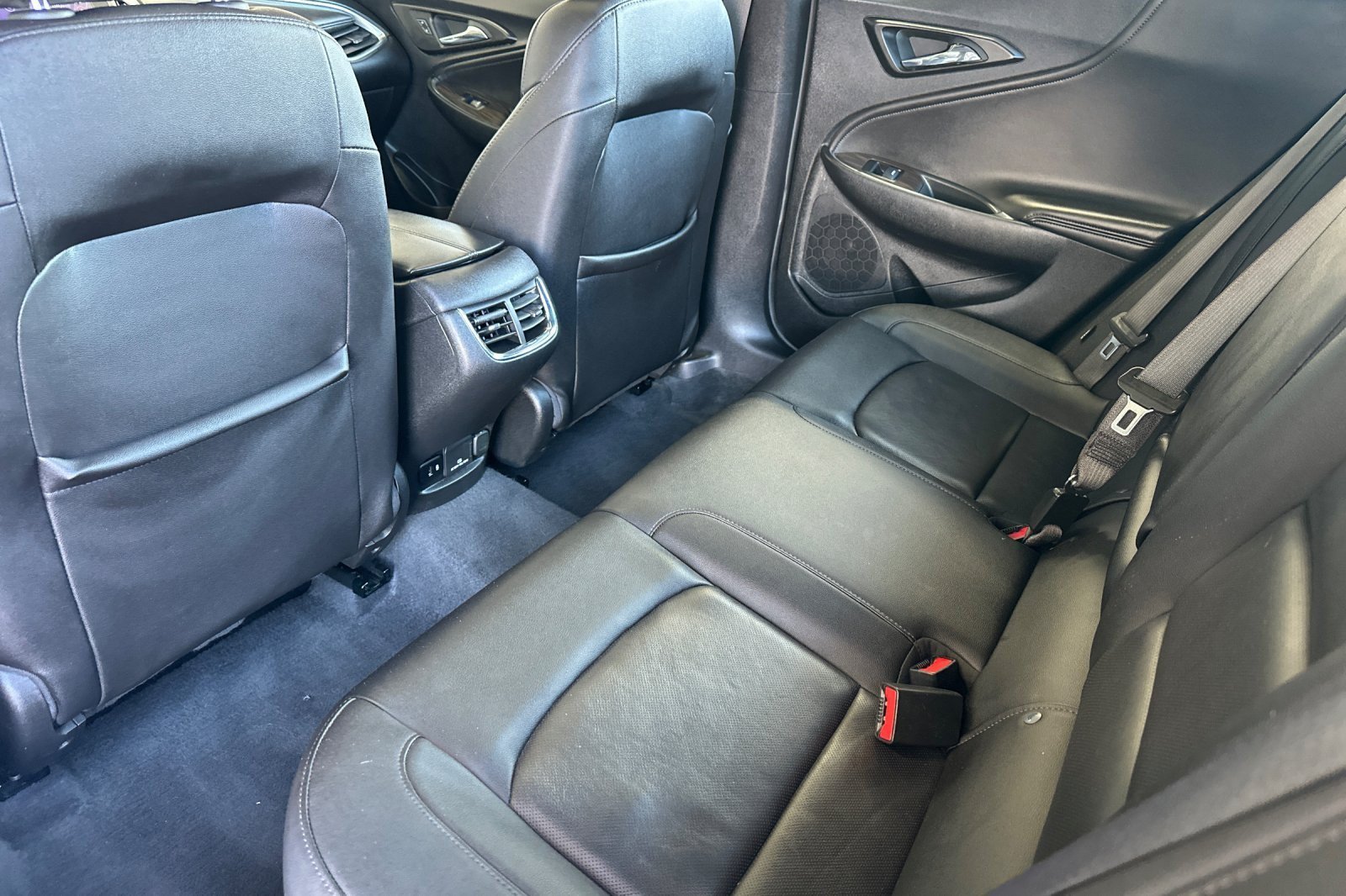 Used 2024 Chevrolet Malibu LT FWD image 11