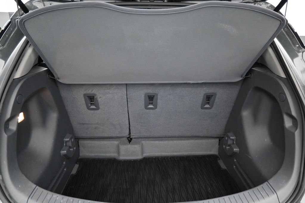 Used 2019 Chevrolet Bolt Premier w/ Infotainment Package FWD image 28