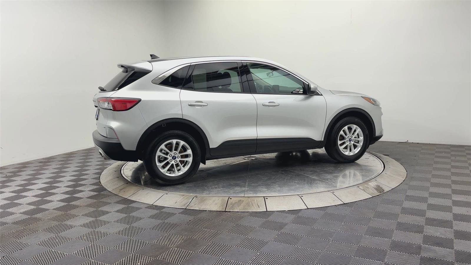 Used 2020 Ford Escape SE AWD/4WD image 3
