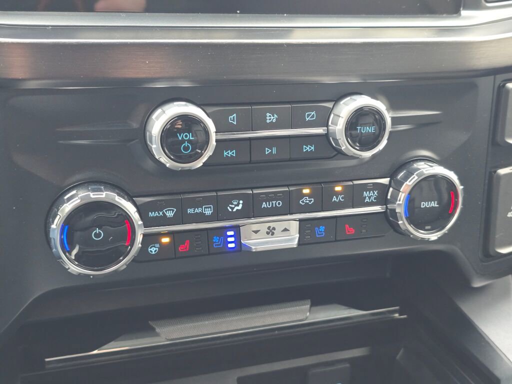 Used 2024 Ford F350 Lariat w/ Chrome Package image 28