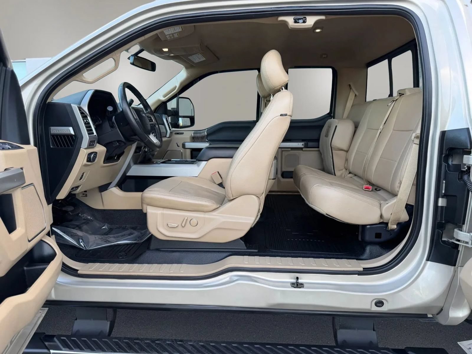 Used 2017 Ford F250 Lariat w/ Lariat Value Package AWD/4WD image 21