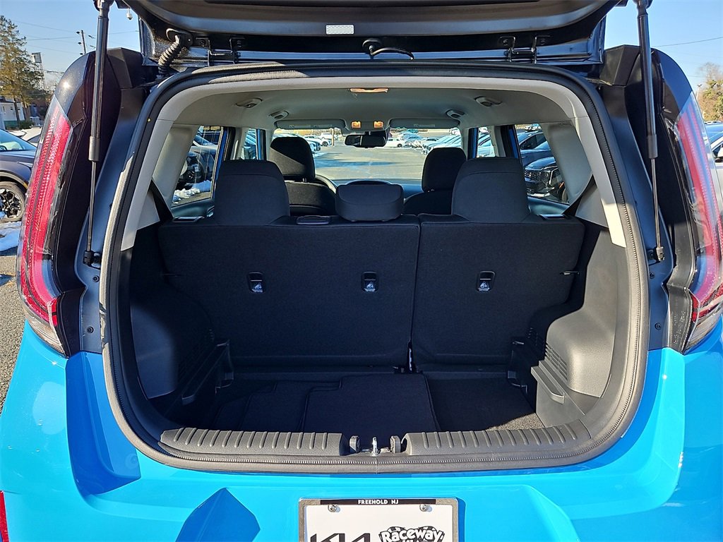 Certified 2025 Kia Soul S image 31