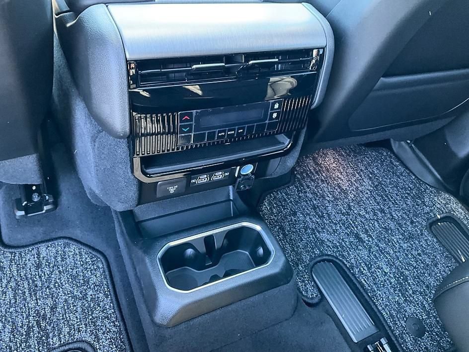 New 2026 Jeep Grand Wagoneer L 4WD image 32