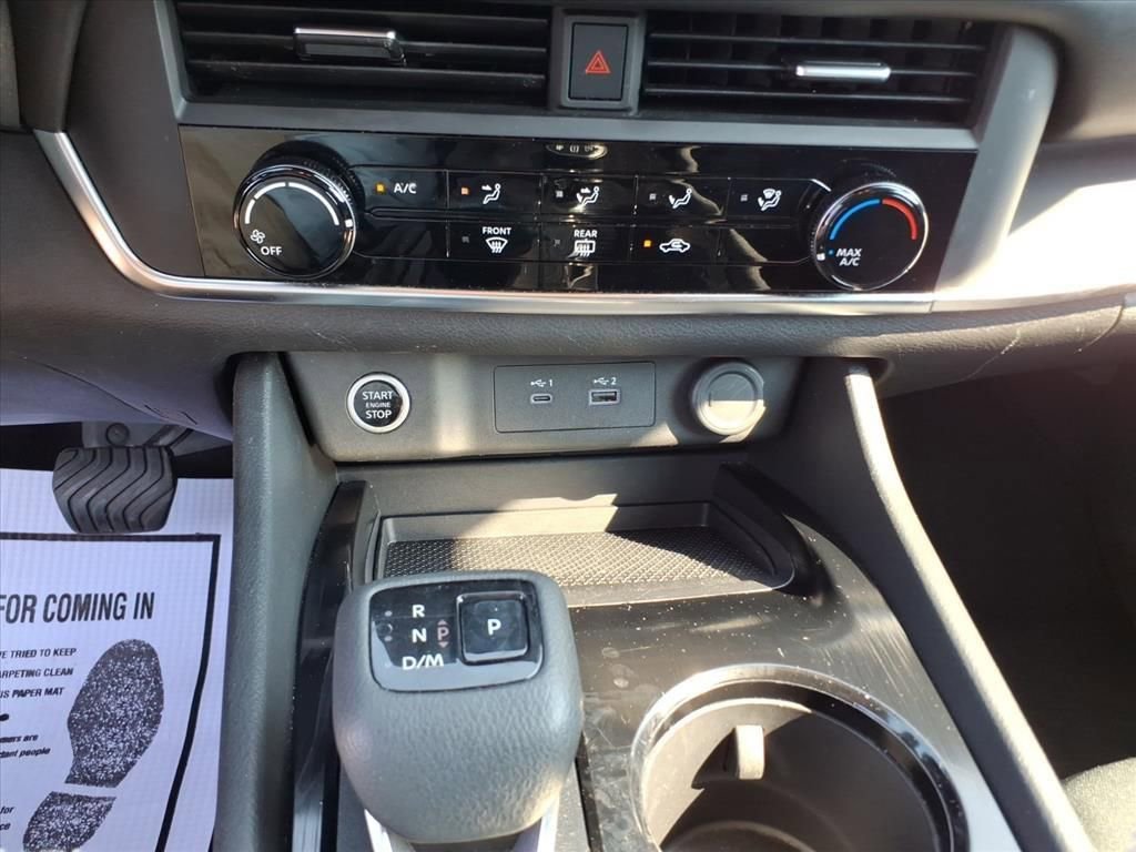 Used 2023 Nissan Rogue S image 25
