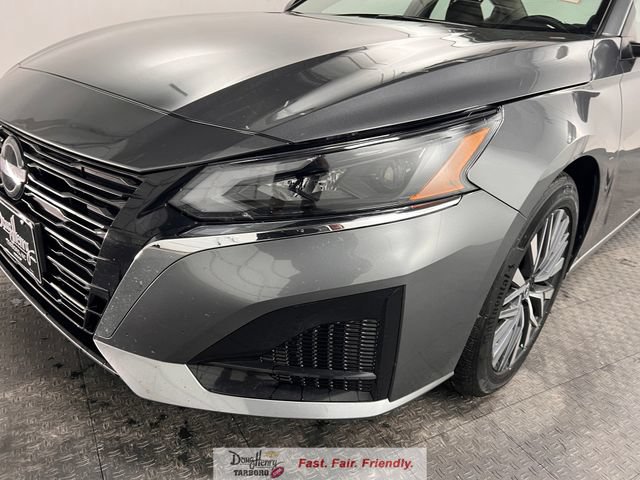 Used 2025 Nissan Altima 2.5 SV FWD image 12