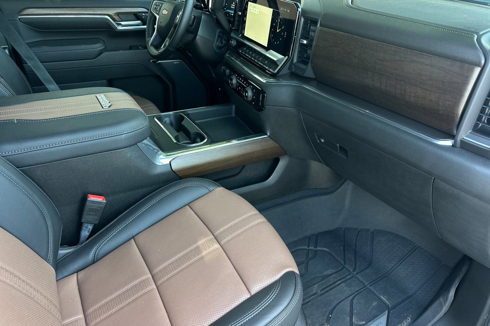 Used 2024 Chevrolet Silverado 2500 High Country w/ Technology Package AWD/4WD image 16