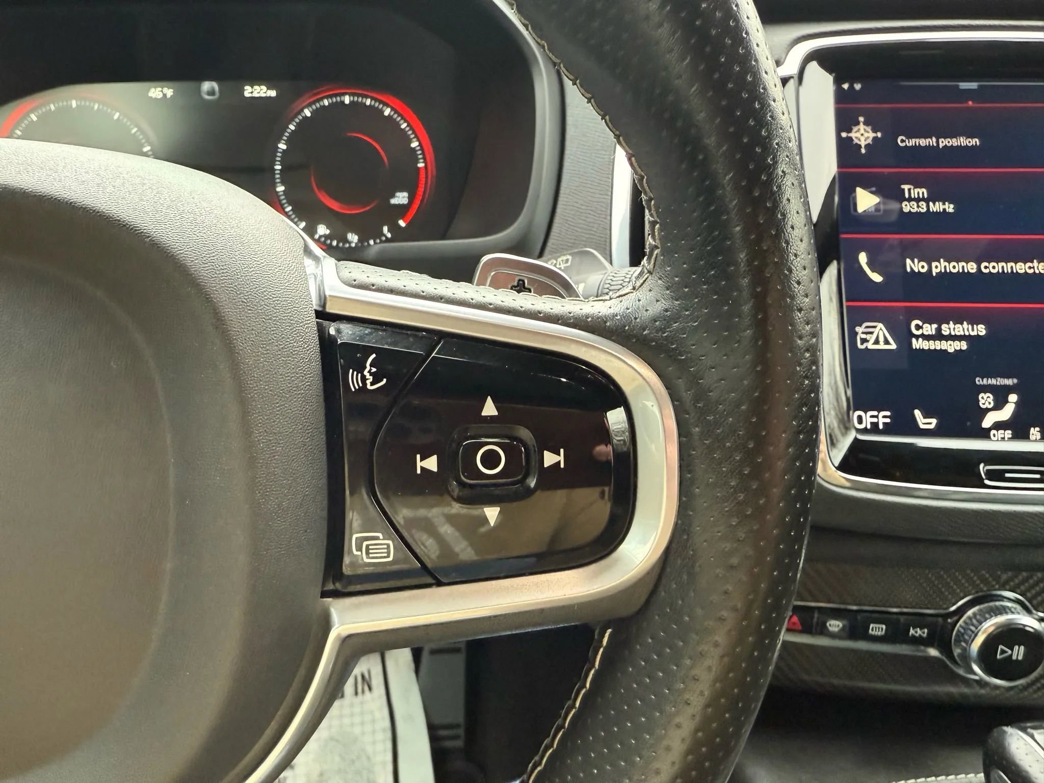 Used 2017 Volvo XC90 T6 R-Design w/ Vision Package image 22