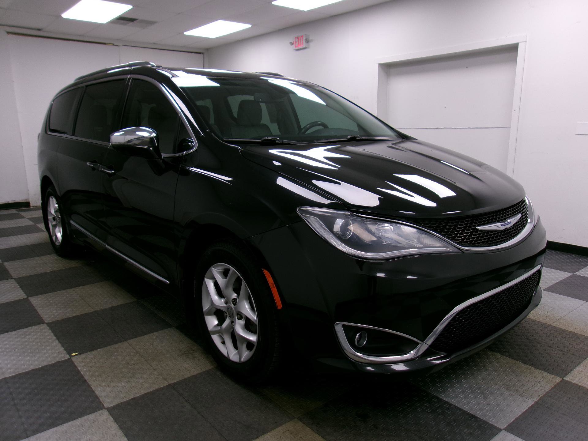 Used 2020 Chrysler Pacifica Limited image 16