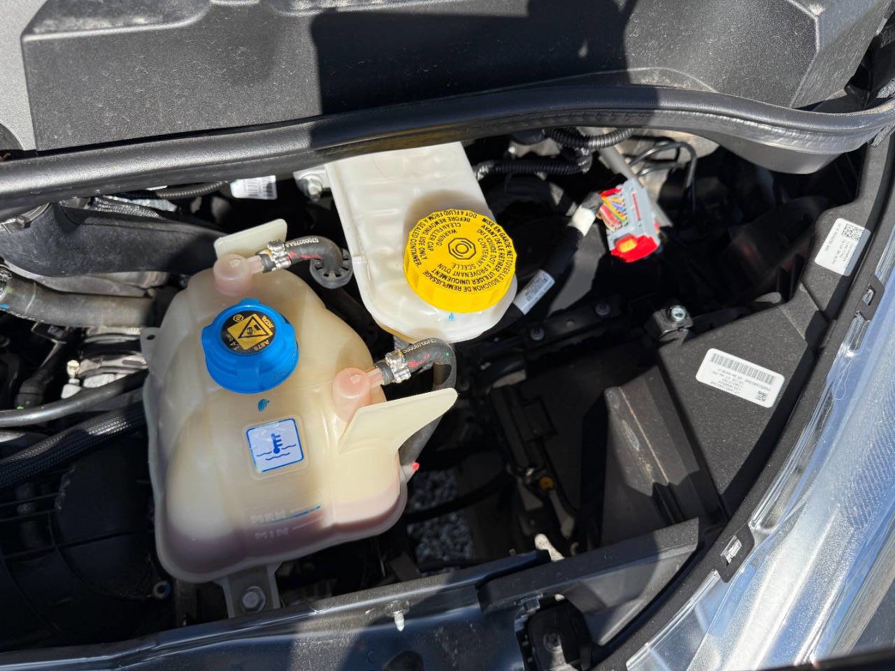 Used 2025 RAM ProMaster 2500 w/ Convenience Group FWD image 12