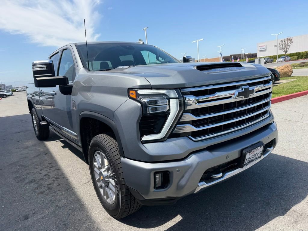 Used 2024 Chevrolet Silverado 3500 High Country w/ Technology Package AWD/4WD image 8