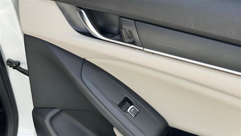 Used 2018 Honda Accord EX image 39