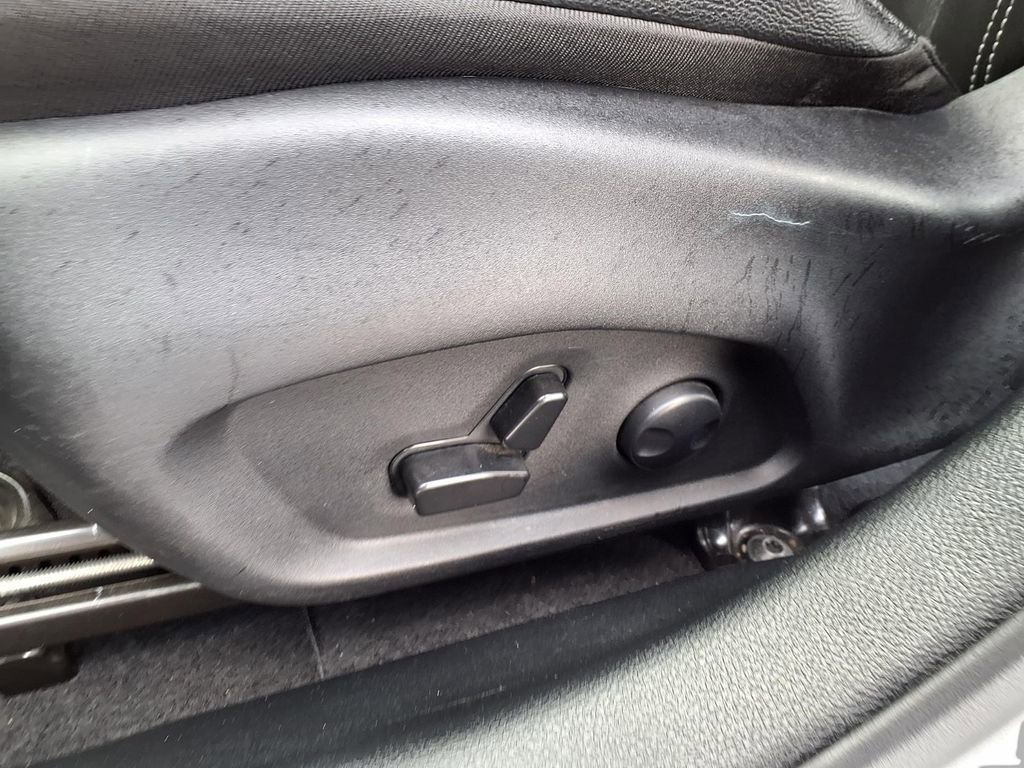 Used 2025 Jeep Compass Limited image 22
