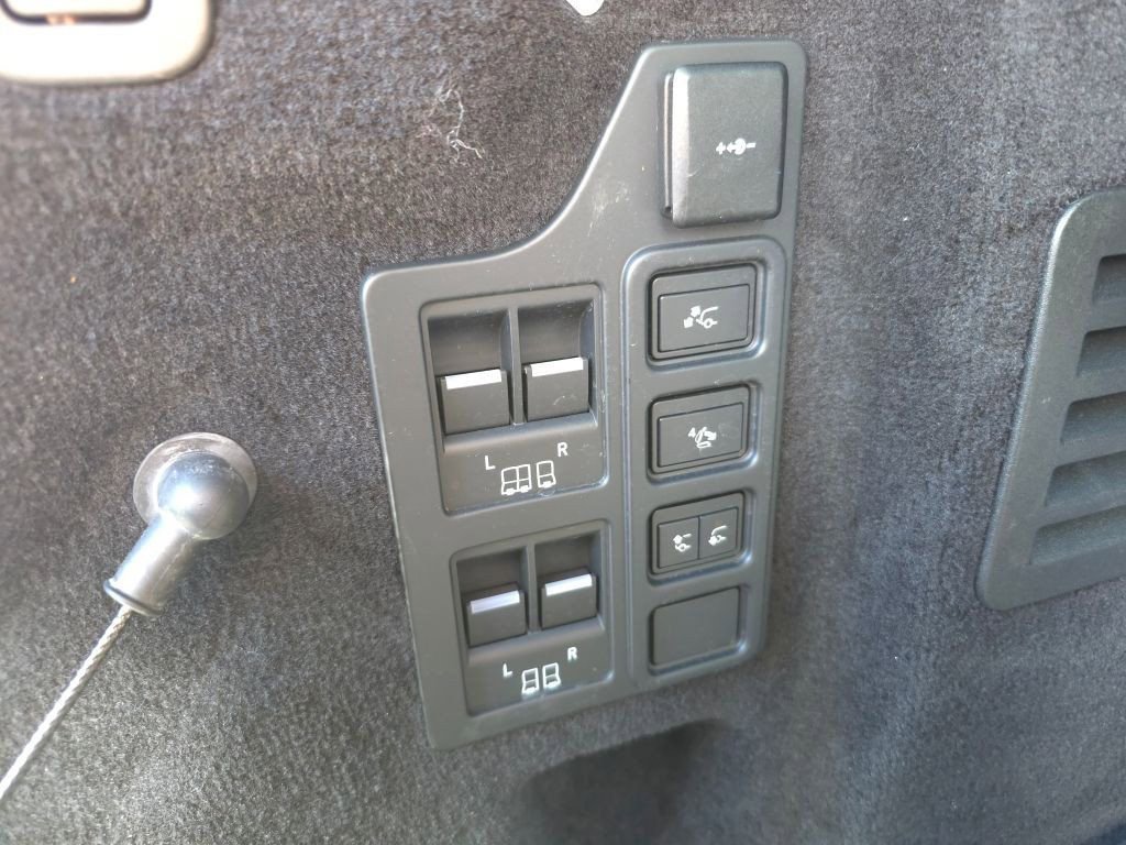 Used 2023 Land Rover Discovery HSE R-Dynamic AWD/4WD image 9