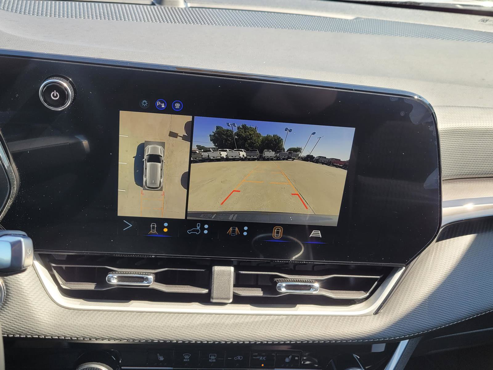 New 2027 Chevrolet Equinox LT w/ Safety and Technology Package FWD image 18